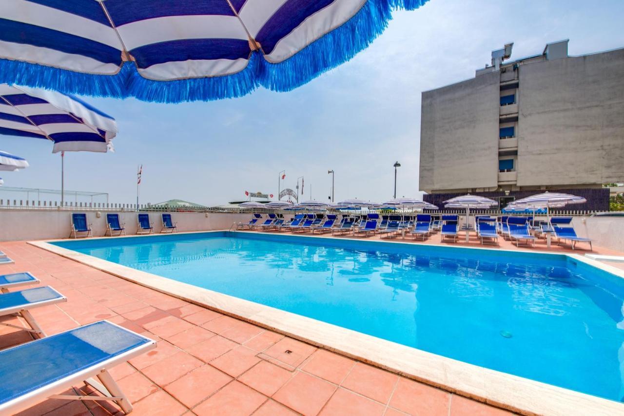 Hotel Majestic Bellaria-Igea Marina Exterior foto