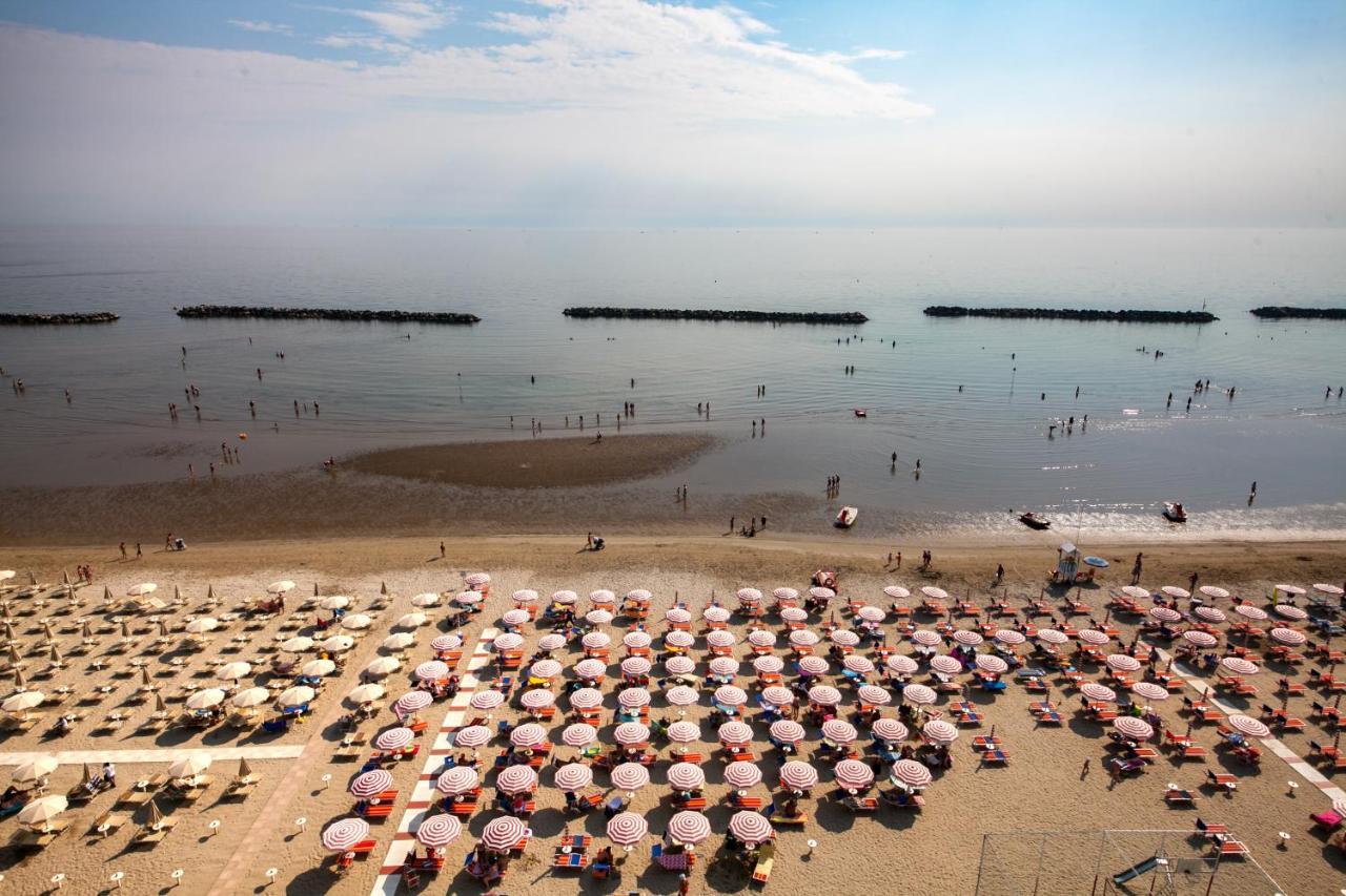 Hotel Majestic Bellaria-Igea Marina Exterior foto