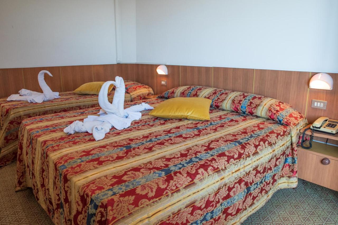Hotel Majestic Bellaria-Igea Marina Exterior foto