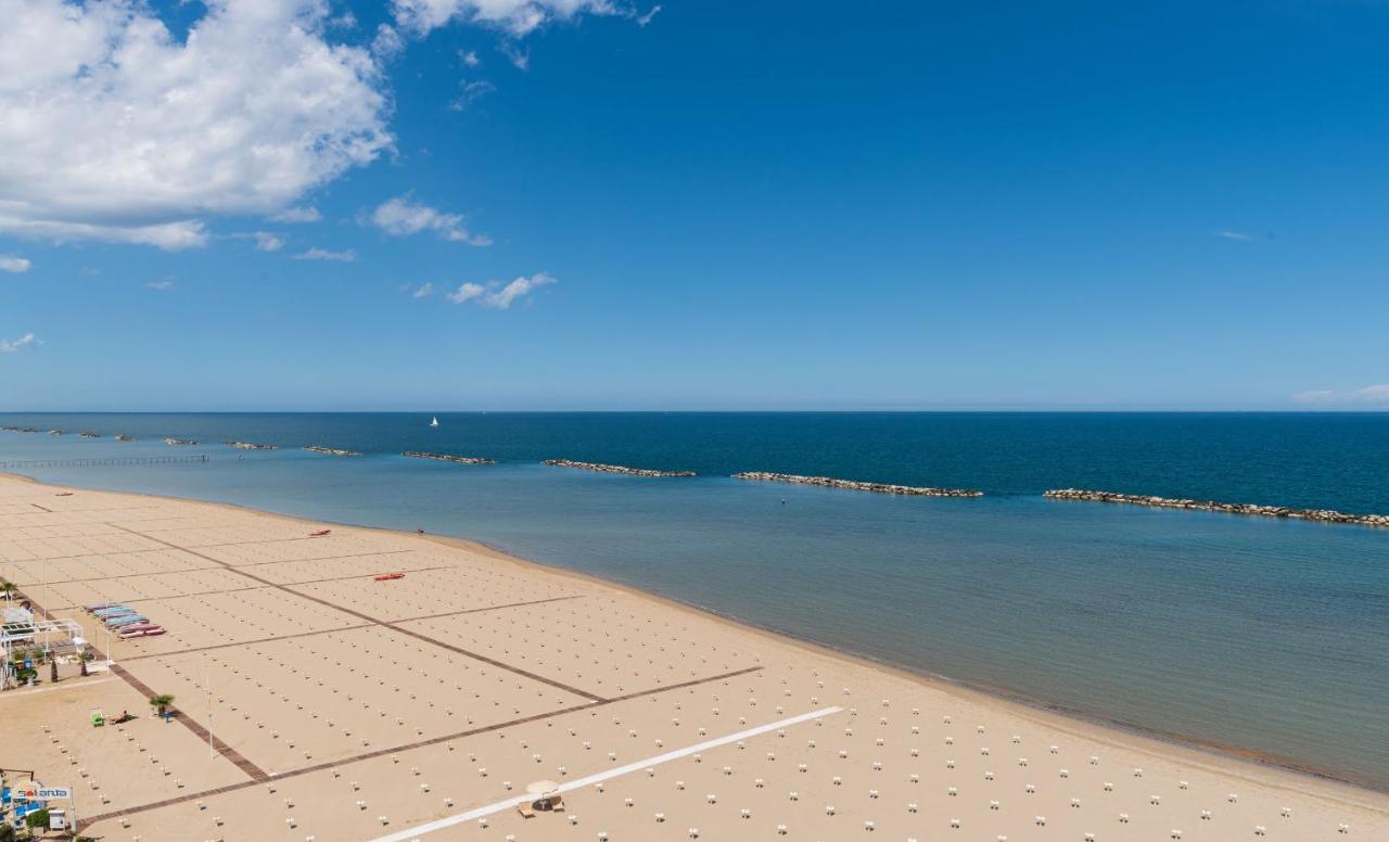 Hotel Majestic Bellaria-Igea Marina Exterior foto